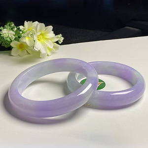2紫羅蘭手鐲：絢麗與祥和的完美結合