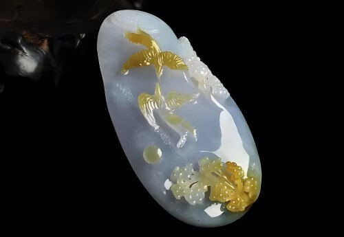 翡翠雕刻中的‘留皮巧雕’：瑕疵變藝術品的東方智慧